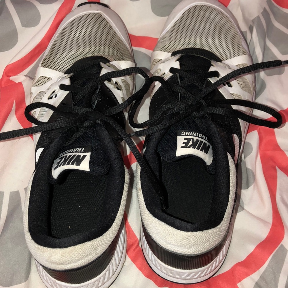NIKE Tennis Shoes